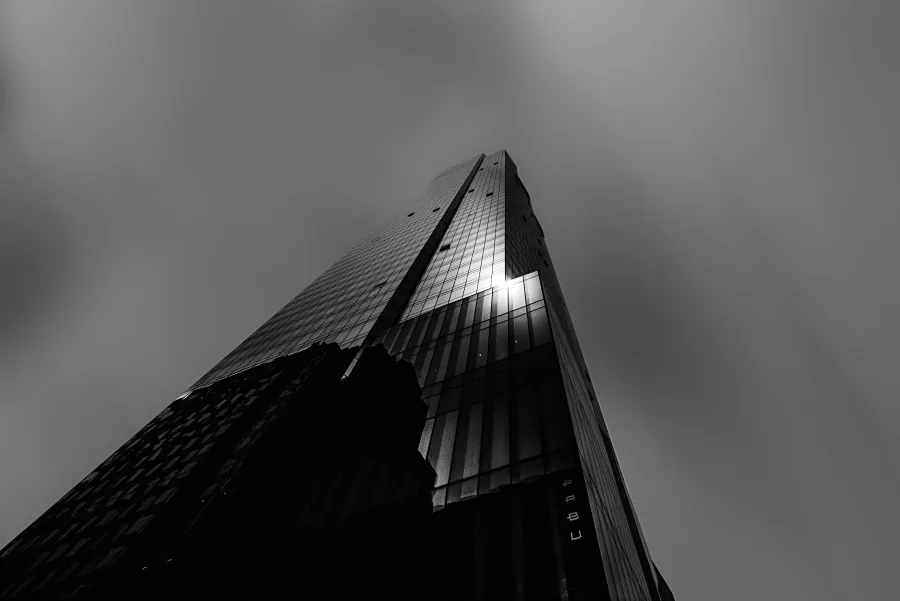 Gratte-ciel en contre-plongée